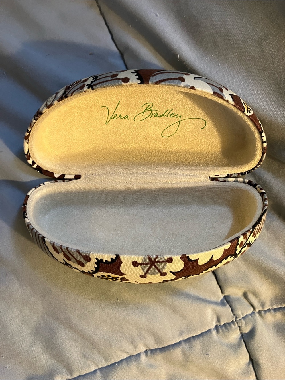 Vera Bradley Quilted Wristlet  and  matching eye glass case - Picture 4 of 5